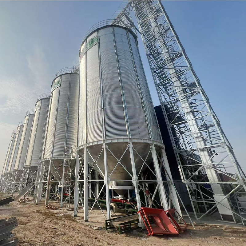 How can a grain storage warehouse effectively isolate moisture, pests, and oxygen, extending the storage period and reducing losses?